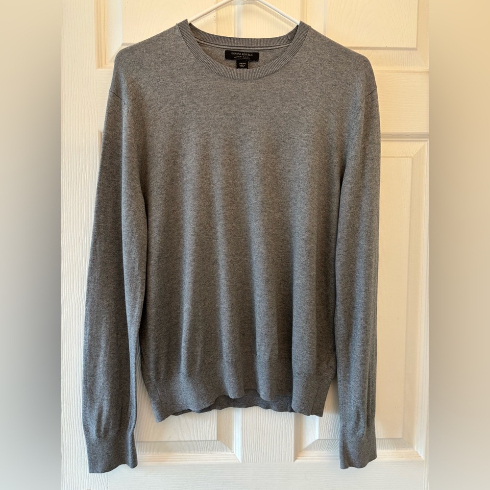 Banana Republic Gray Crewneck Lightweight Sweater